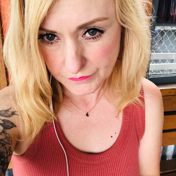 Meet your Posher, Brenna - Picture 2 of 3